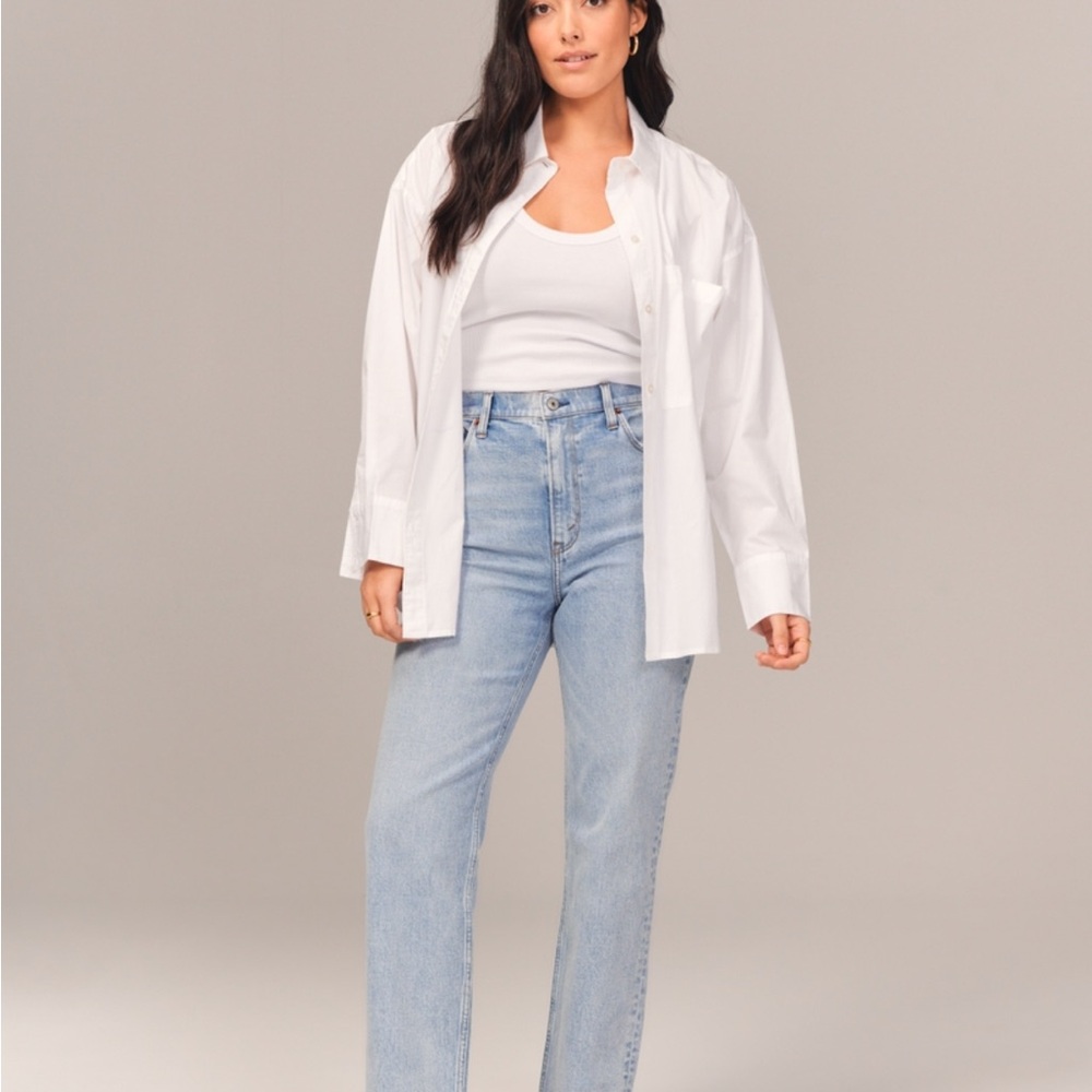 Abercrombie & Fitch Curve Love Ultra High Rise Ankle
Straight Jean